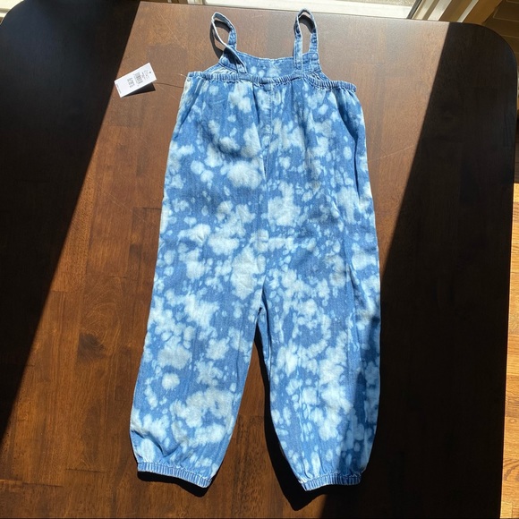 NWT Toddler Girls Tie-Dye Denim Jumpsuit 2T - Picture 3 of 4